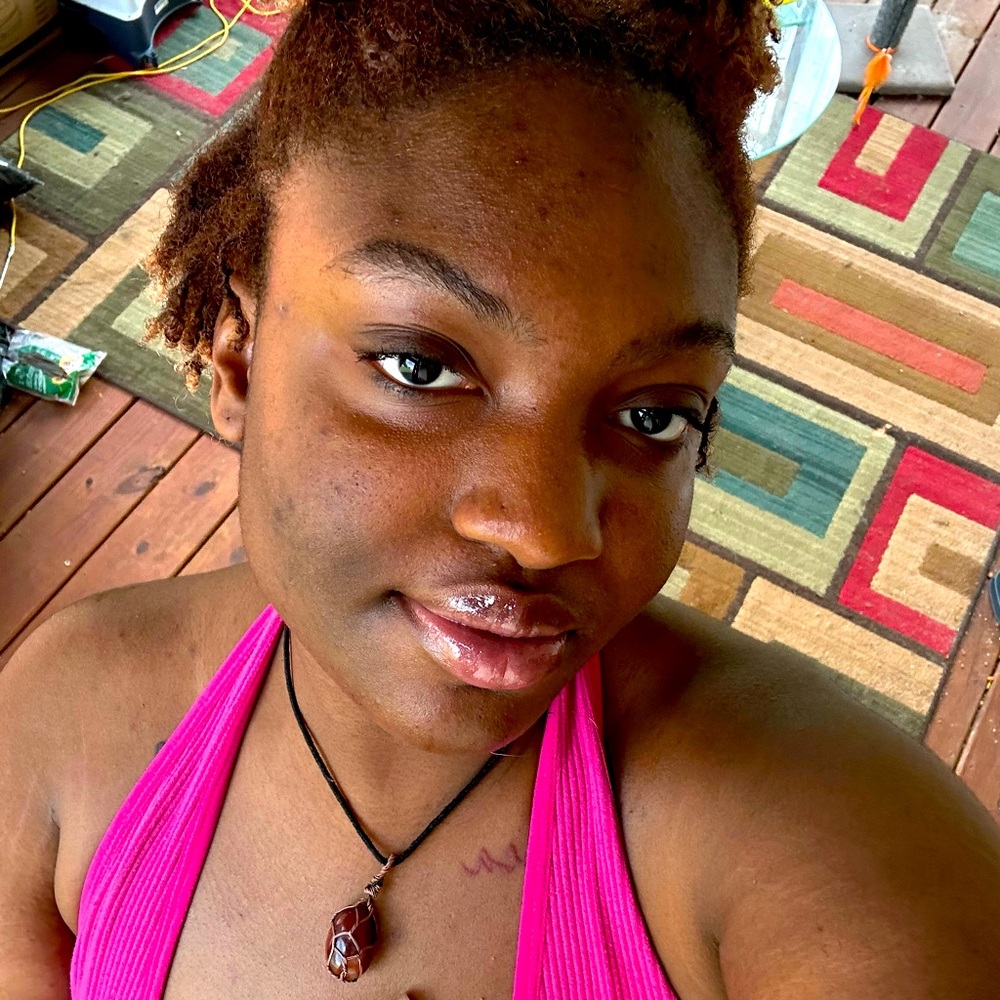 Meet your Posher, Selena